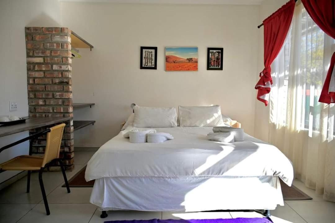 The Farmhouse Boutique Guesthouse And Beergarden Cc Outjo Pokoj fotografie
